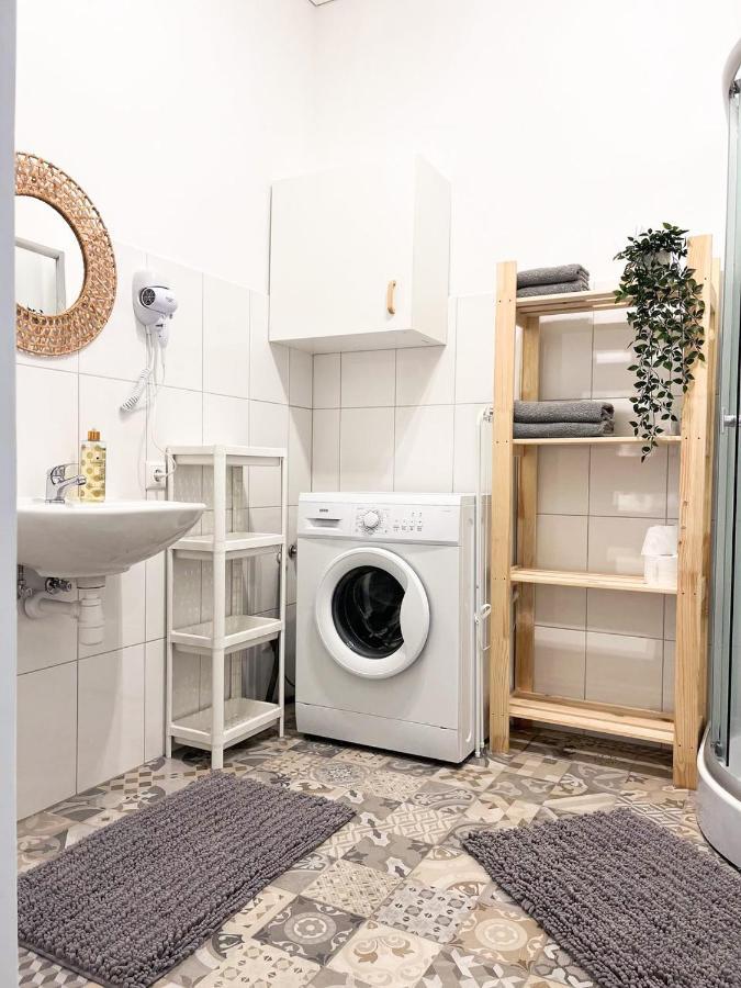 Bright Spacious In With Free Parking Appartement