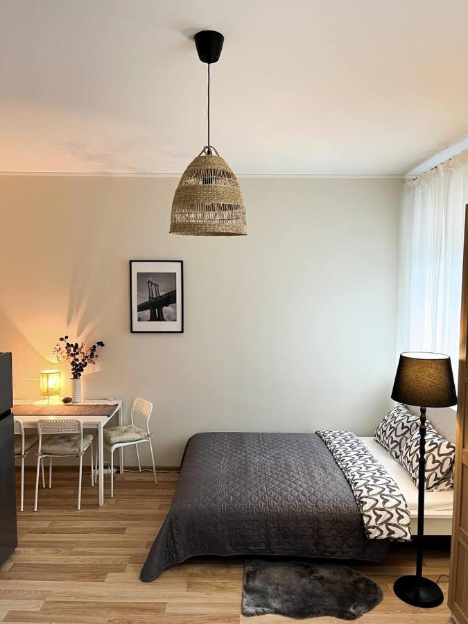 Bright Spacious In With Free Parking Leilighet