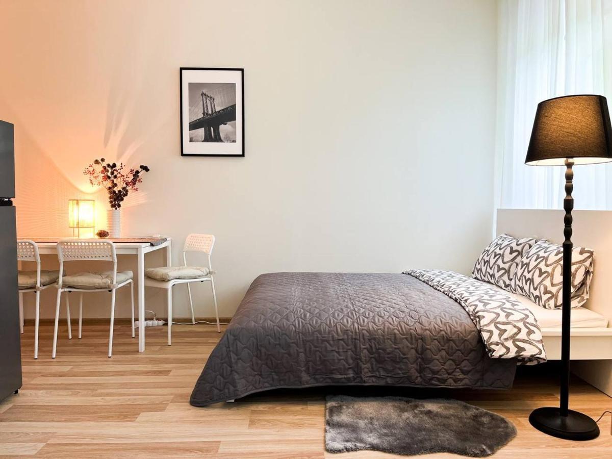 Leilighet Bright Spacious In With Free Parking