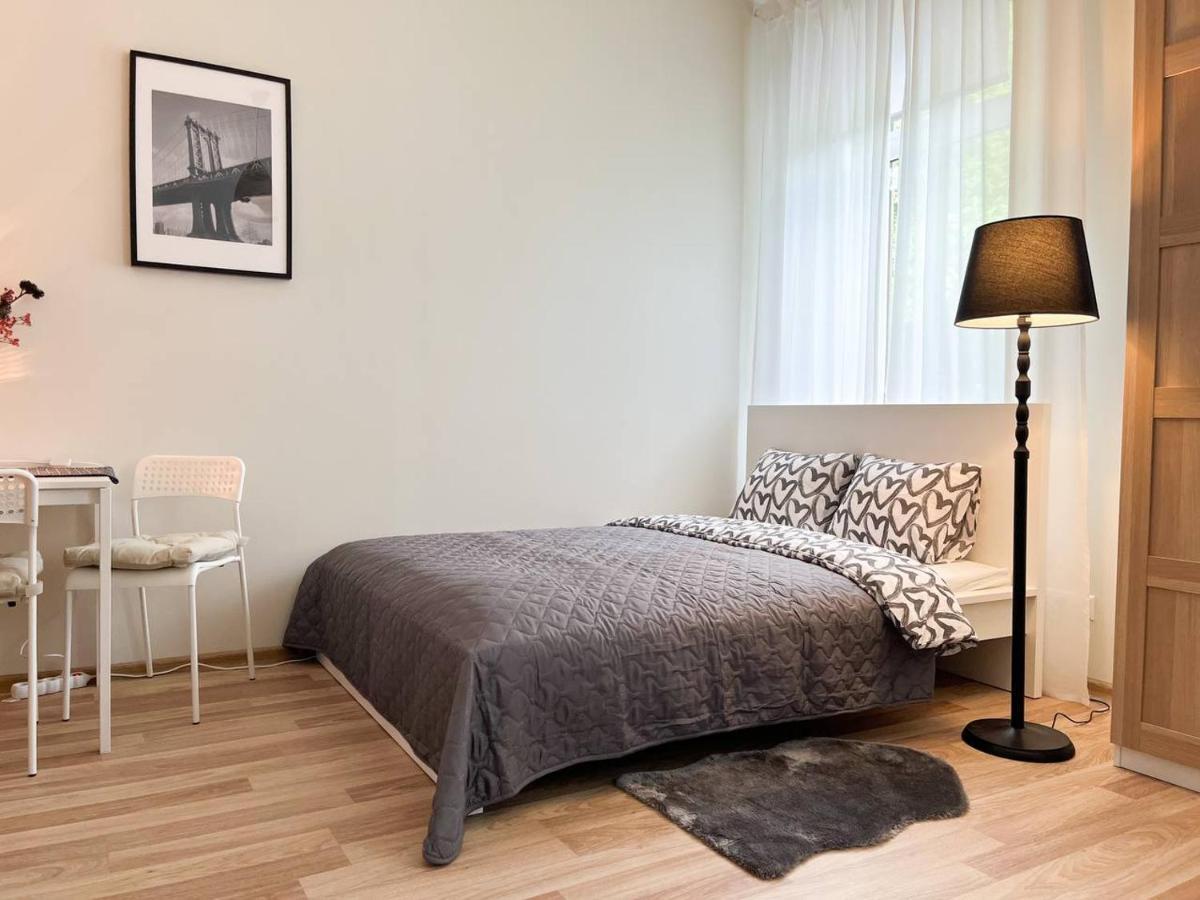 Leilighet Bright Spacious In With Free Parking *